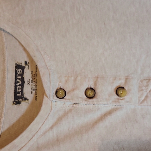 Levi's 3 Button Pullover - Picture 2 of 3